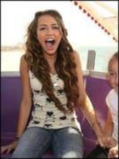 VOUAXDVQCZOPSBRAMEN - 0 miley miley si iar miley