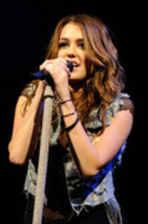 12156811_EMOBMZWWI - 0 miley miley si iar miley