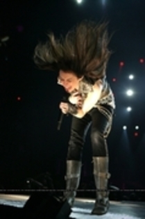 12158043_SDKYKMLIW - 0 miley miley si iar miley