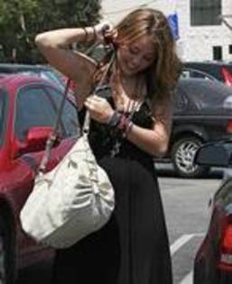 12158667_RWROCMGZR - 0 miley miley si iar miley