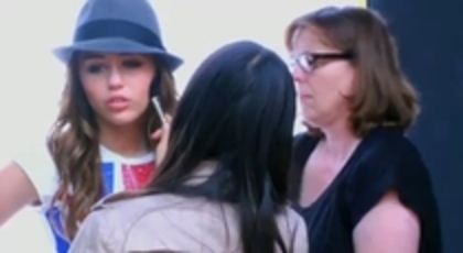 12159100_UEWPJTCJX - 0 miley miley si iar miley