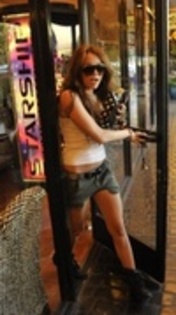12159102_BCBCJARBT - 0 miley miley si iar miley