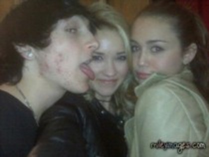 13893072_ALSGHCPNE - 0 a rare poze miley