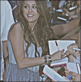 17157161_KEBXZBOJJ - mai am inca o groaza de poze cu miley