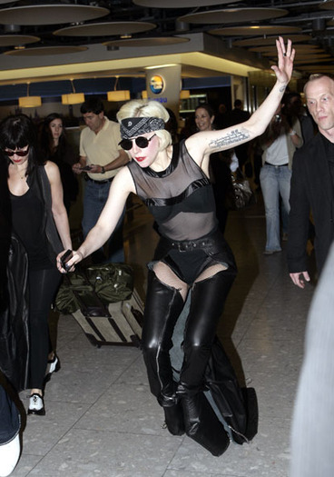 ladygagatrips - xoxo-Fame monster-xoxo