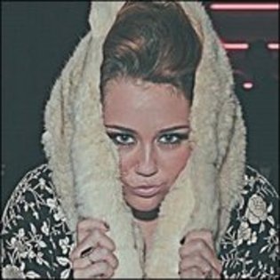  - mai am inca o groaza de poze cu miley