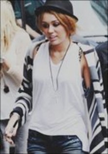 17159220_PGAQNJAMF - mai am inca o groaza de poze cu miley