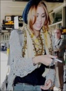 17159221_CYMKYJIYG - mai am inca o groaza de poze cu miley