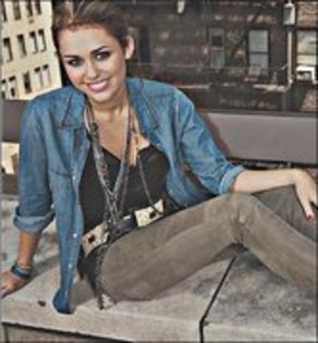 17159225_NPGSSEFCC - mai am inca o groaza de poze cu miley