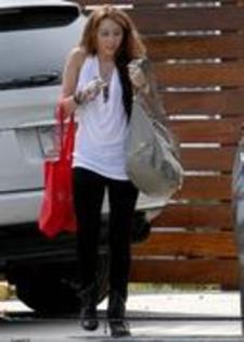 13543932_RYVJZUNPJ - April 2nd 2010 - Toluca Lake