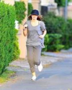 13544025_JJHBDXLAJ - April 2nd 2010 - Toluca Lake Jog