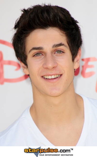 David%20Henrie-TYG-001005