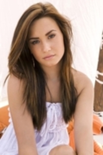 17547354_LHPMKRVHJ - New Look Demi Lovato