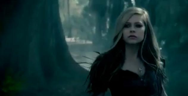 avril-lavigne-alice-in-wonderland[1] - Avril Lavigne