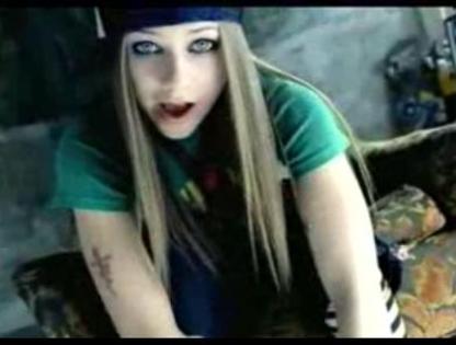 avril-lavigne-skater-boy[1] - Avril Lavigne