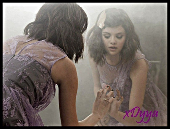 17585170_VHWZRAXQK - Selena Gomez