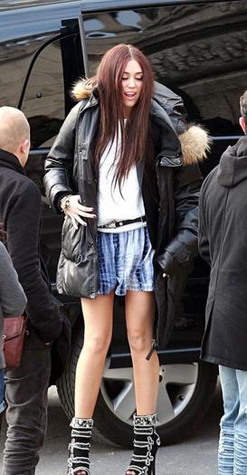 Miley-Cyrus-Photo-Shoot-1-532x1023