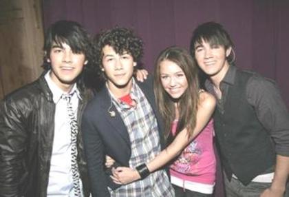 polls_nick_kevin_joe_andmiley_0524_836815_answer_3_xlarge - Miley Cyrus