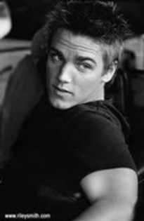 s-3b30e20bd8521-4-2 - riley smith