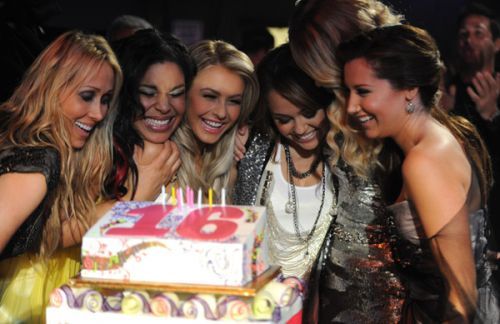 Miley-cyrus-birthday-cake03 - Miley Cyrus 16th birthday