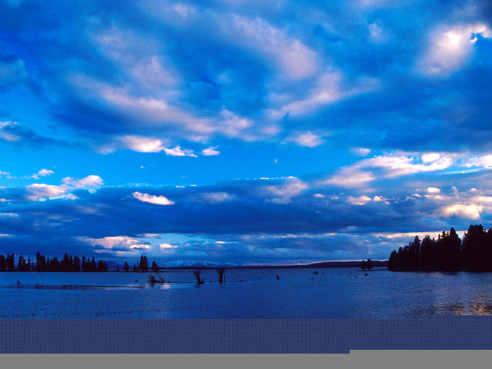 YellowstoneLakePanorama2-1024