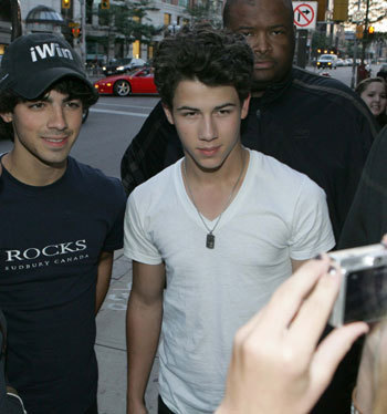 Joe Jonas Nick Jonas poze