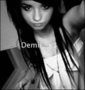 15415739_RXKYWIYDJ - Demi Lovato