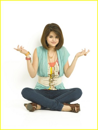 selena-gomez-falling-down-two-days-08 - sedinta foto 3 selena gomez