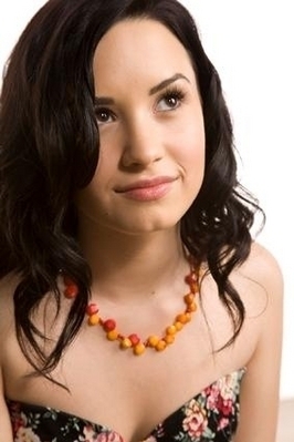 Demi-Lovato-Girls-Life-Magazine-NEW-Photoshoot-demi-lovato-12935584-266-399[1] - Demi Lovato Photoshoot 1