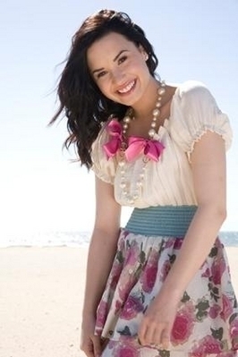 Demi-Lovato-Girls-Life-Magazine-NEW-Photoshoot-demi-lovato-12935886-266-399[1] - Demi Lovato Photoshoot 2