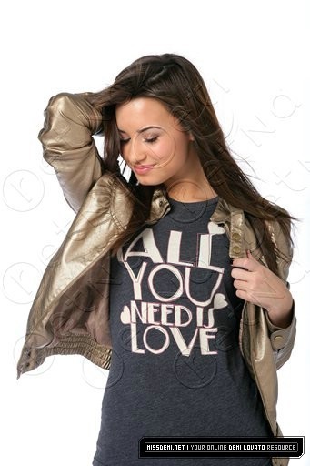 Demi-demi-lovato-2502681-341-512[1] - Demi Lovato Photoshoot 4