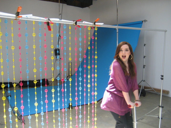 Behind-the-Scenes-of-a-Tiger-Beat-Photoshoot-jennifer-stone-6211700-2560-1920 - x - Jennifer Stone