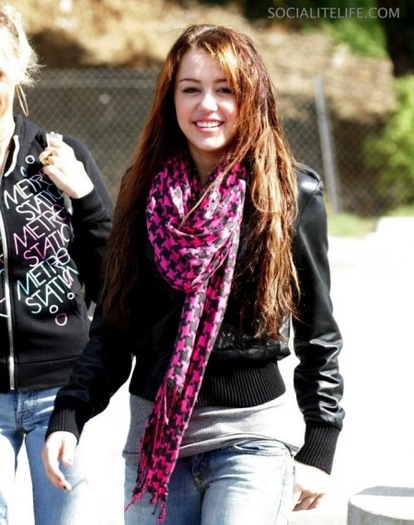 miley-cyrus-041808-0004[1] - poze rare miley cyrus