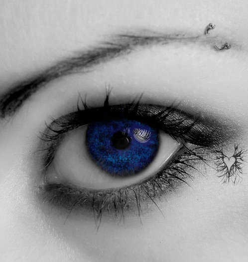 Behind_blue_eyes_by_savemybleedingheart - eyes