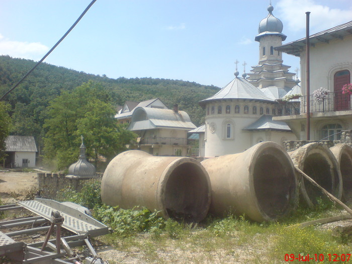 DSC03118 - Manastirea sfinta Treime din Cucova com Valea