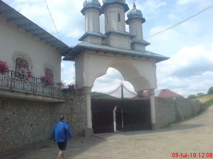 DSC03120 - Manastirea sfinta Treime din Cucova com Valea