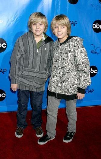 Cole_Sprouse_1262977086_1 - cole sprouse