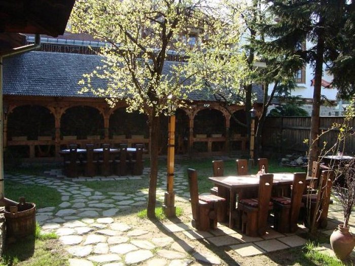 in curte la Iurca - Foto din oras