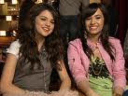 tari - demi lovato si selena gomez