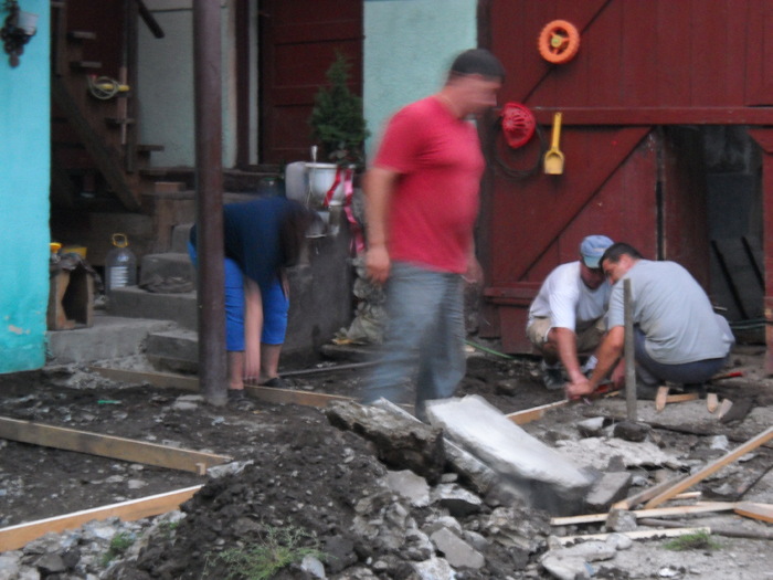 ....altii lucreaza din greu..