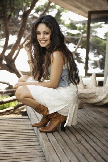 vanessa_hudgens_07 - plata pentru hotelulbyby