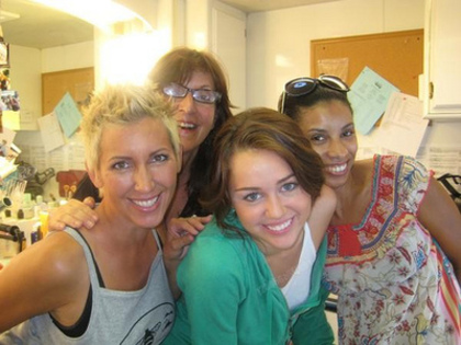 tumblr_l0856p56pz1qadbw2o1_400 - 0 imagini rare miley