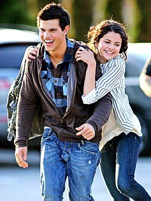 taylor-lautner-and-selena-gomez - selena gomez