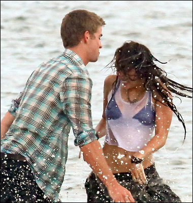 Miley_Cyrus_825990a - miley and liam