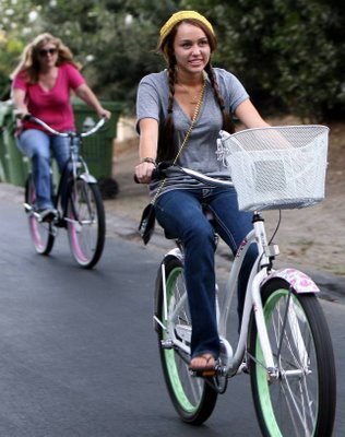 miley-noah-004 - miley pe bicicleta