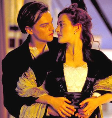 Titanic_movie_Leonardo_di_Caprio_Kate_Winslett_embrace