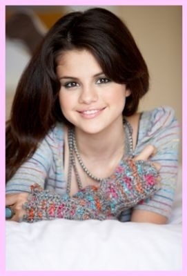 CEMAISCSGEMZWREUMUC - Selena Gomez