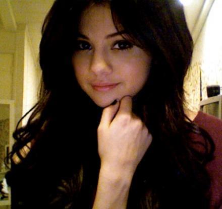 ZTOHYBRPXHWSMJNSFIR - Selena Gomez