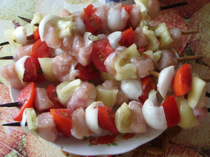 frigarui din piept de pui,rosii,ardei si ceapa - CATE CEVA DIN BUCATARIA MEA