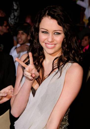 miley-cyrus_com-bestofbothworlds-3dconcertmovie_d0101